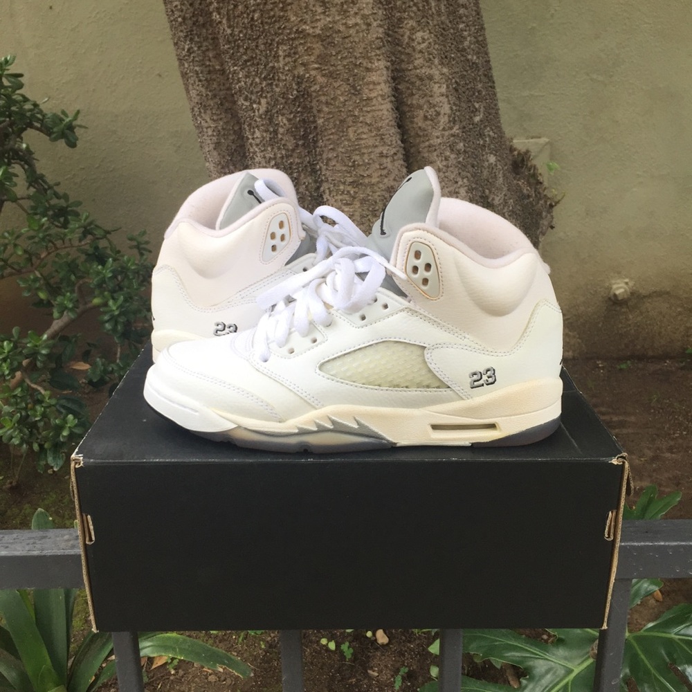 Nike Air Jordan 5 Retros (5Y) - Picture 4 of 5